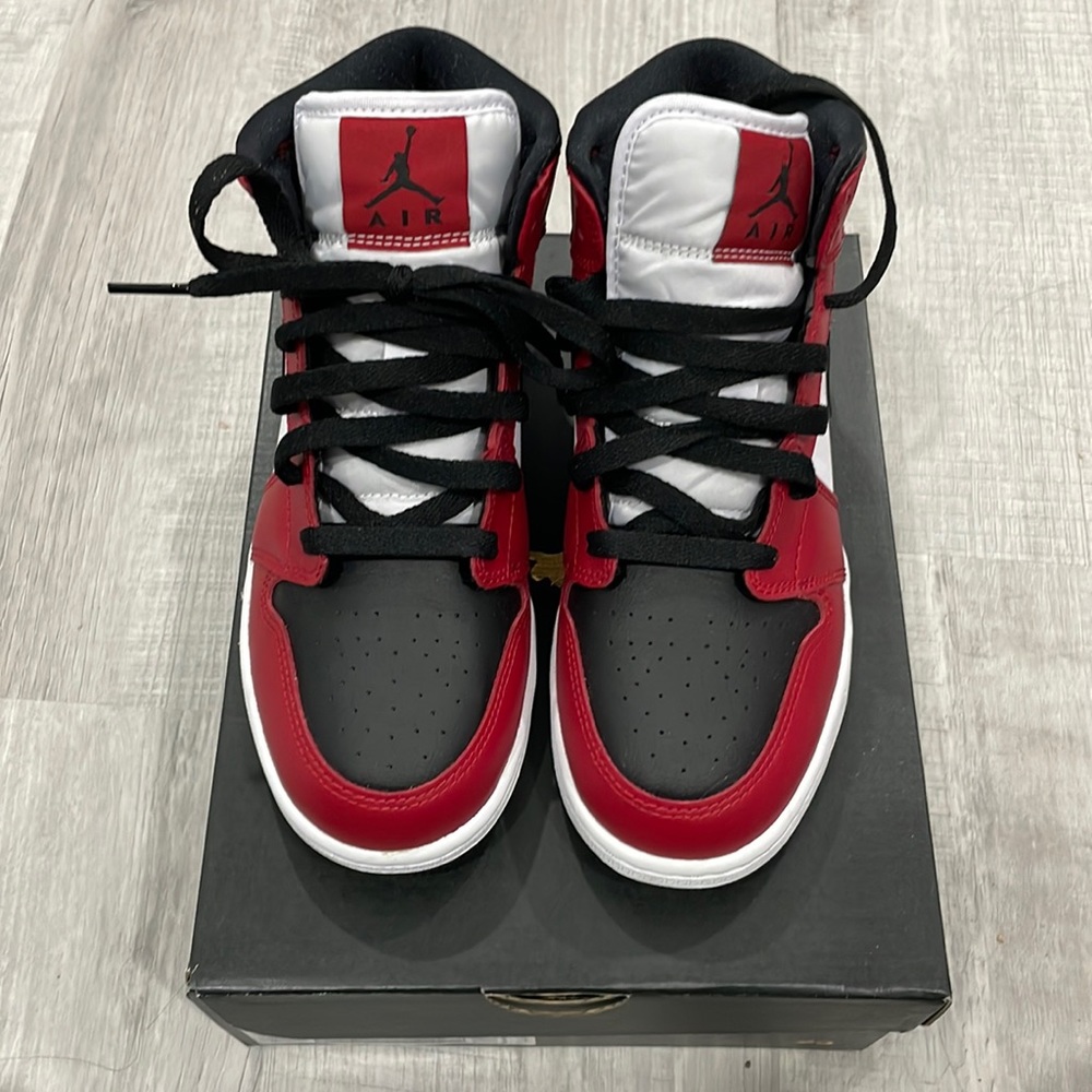 Jordan 1 mid red/black/white